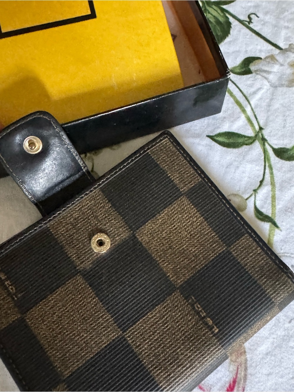 Vintage Fendi Canvas and Leather Bifold Wallet with Fendi Box - Authentic - Picture 5 of 16